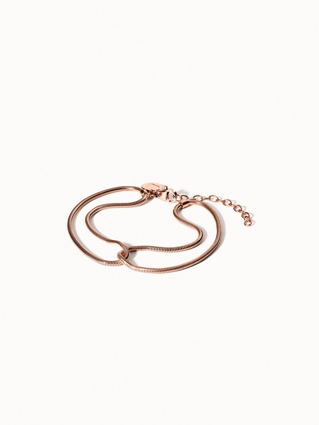 Kindness Armband von PURELEI, roségoldene, nickelfreie Doppel-Kette liegend, elegant und minimalistisch gestaltet.