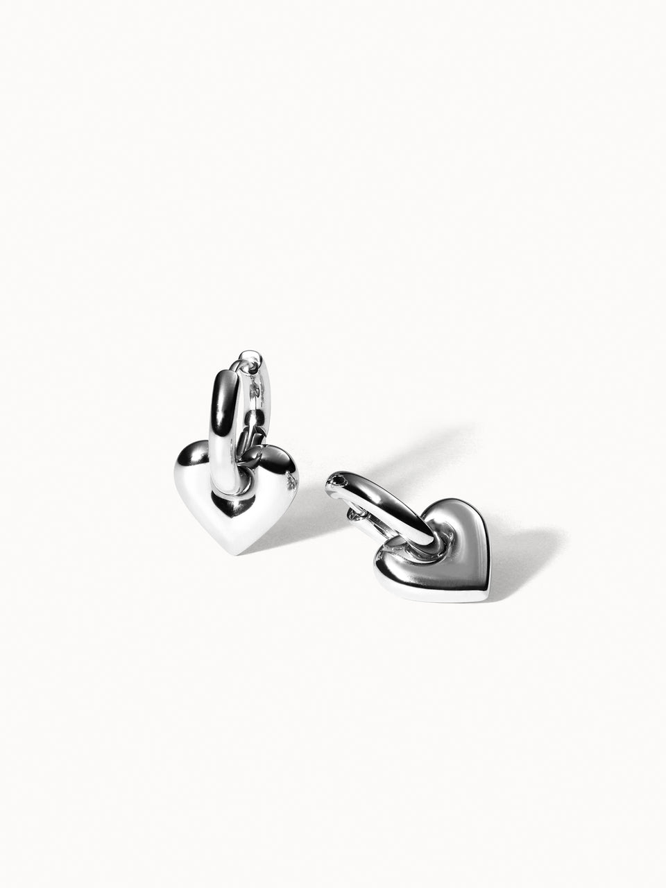 PURELEI Kind Heart Ohrringe silberfarbene Herz-Design Creolen, elegant und nickelfrei für empfindliche Haut.