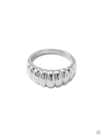 Crossaint Ring