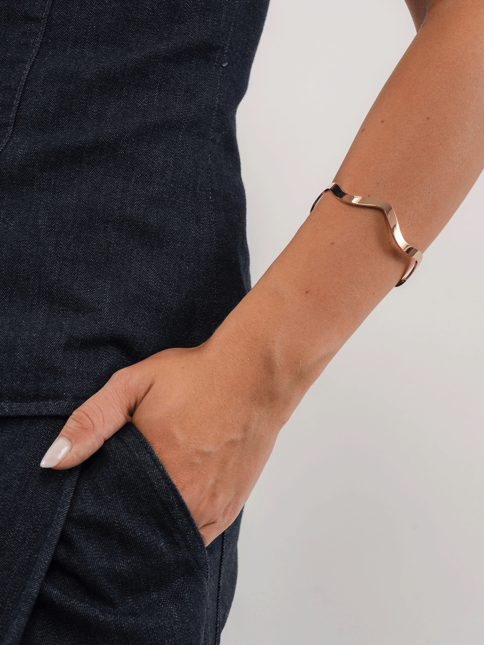 Wave Elegance Armcuff