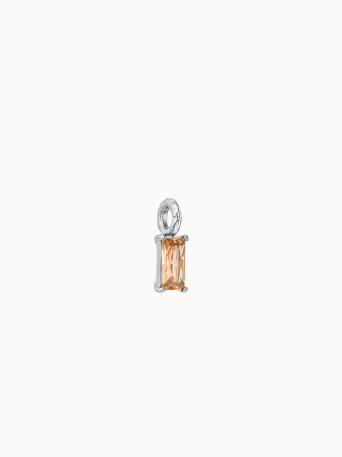 {"color":"Silver", "type":"lead_image"}
