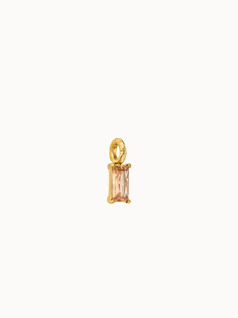 {"color":"Gold", "type":"lead_image"}