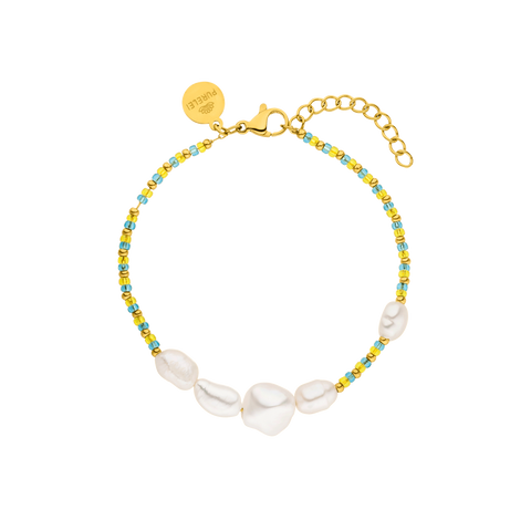 PURELEI Blissful Armband mit vergoldetem Edelstahl, blau-gelben Glas- und Süßwasserperlen, sanfte Sommerleichtigkeit.
