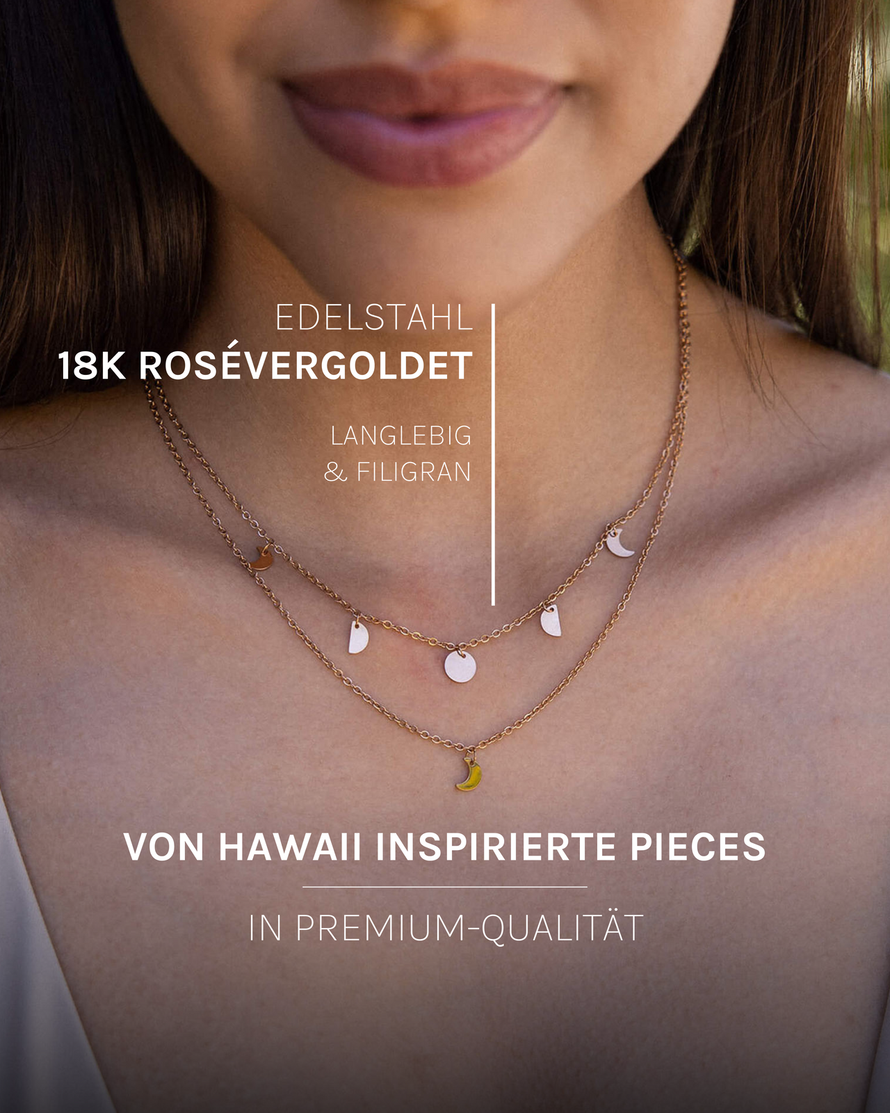 Luna Kette von PURELEI, filigrane, 18K rosévergoldete Edelstahlkette mit Mond-Anhängern, elegant und leicht am Dekolleté.