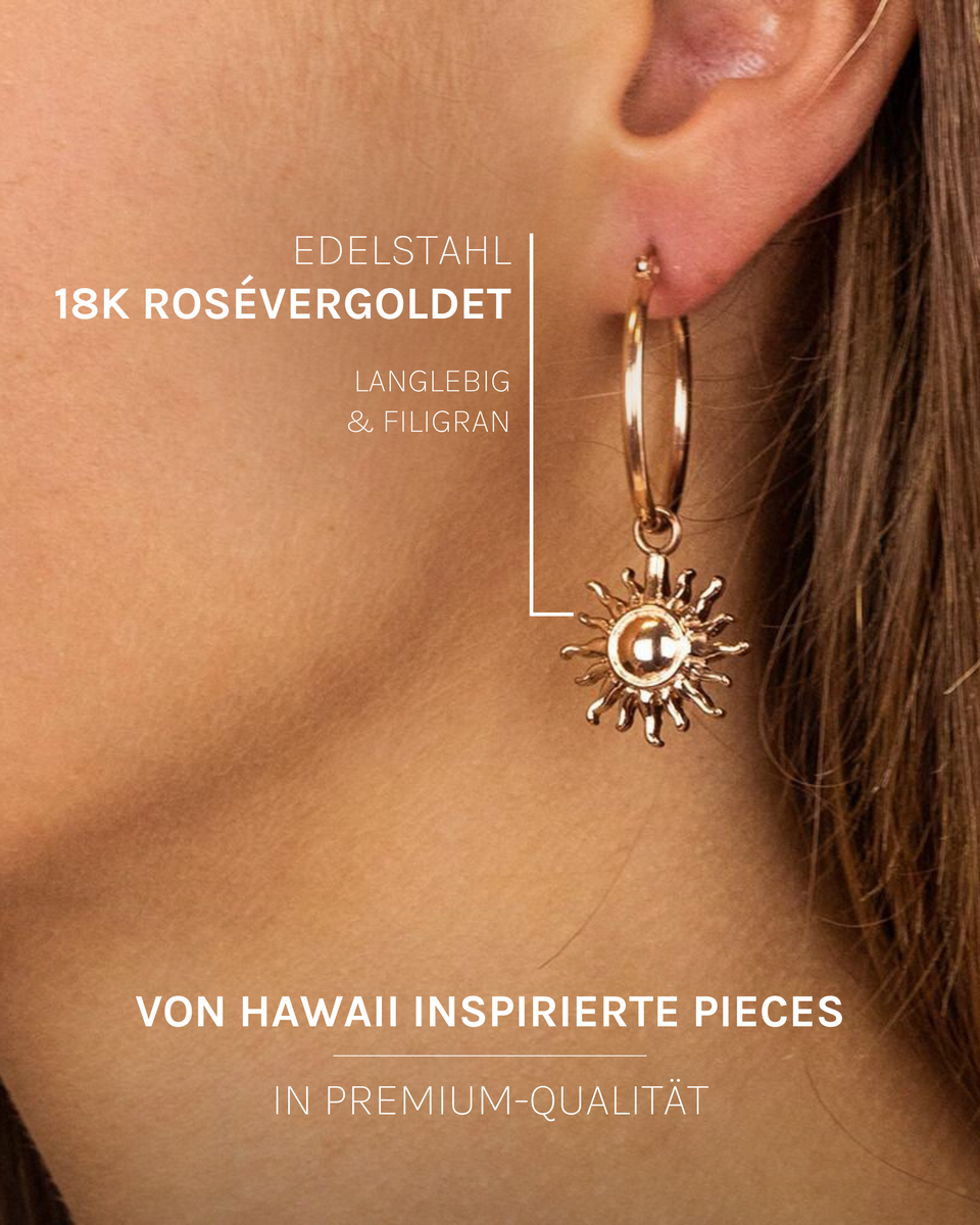 Sun Ohrring von PURELEI, rosévergoldete Edelstahl-Creole mit filigranem Sonnenanhänger, elegant und feminin getragen.