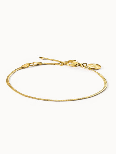 PURELEI Kanani Fusskettchen in 18K Gold, zart, nickelfrei, minimalistisch, strahlt ruhige Eleganz und Insel-Charme aus.