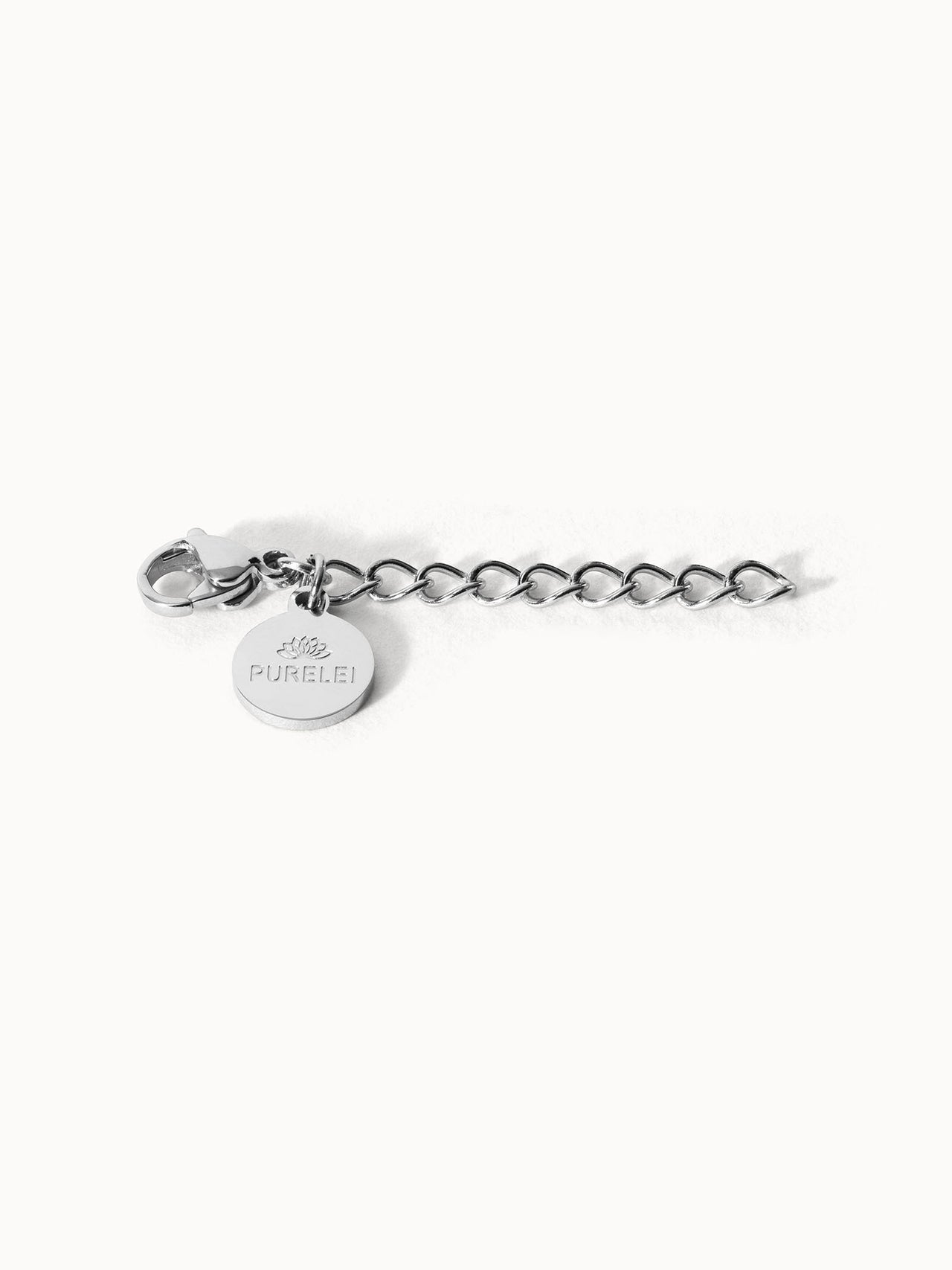 Silberner Extender Universal Armband aus Edelstahl mit PURELEI-Anhänger, elegant und vielseitig verlängerbar.