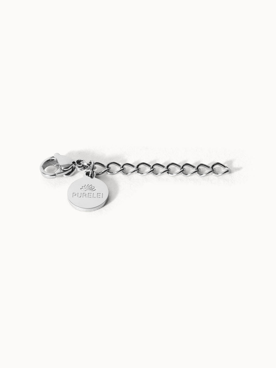 Silberner Extender Universal Armband aus Edelstahl mit PURELEI-Anhänger, elegant und vielseitig verlängerbar.