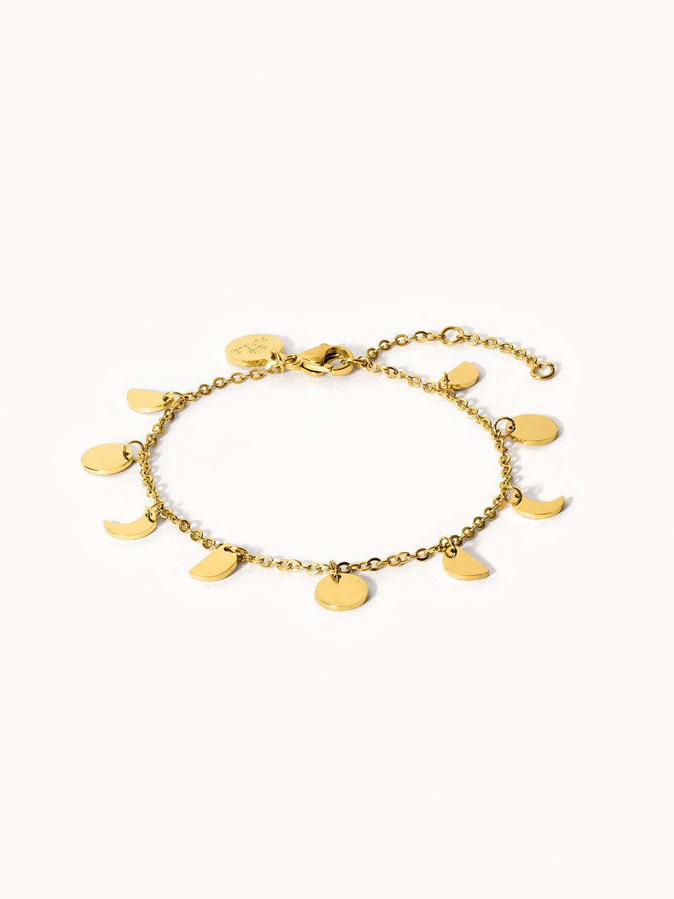 Luna Armband von PURELEI, feingliedriges 18K vergoldetes Armband mit Mondphasen-Anhängern, elegant und feminin.
