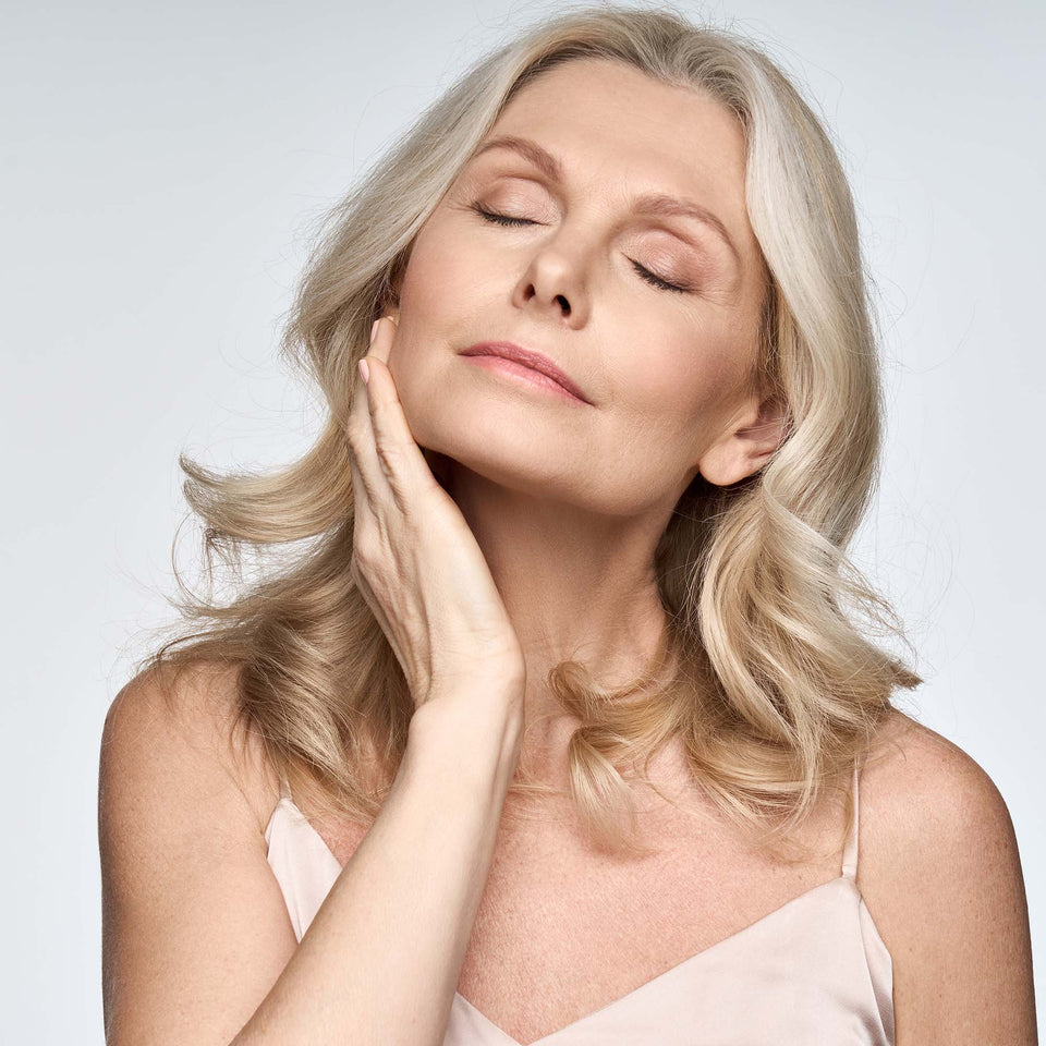 PURELEI Ceramide Barrier Repair Cream verleiht trockener Haut sanfte Pflege und langanhaltende Feuchtigkeit in warmer Ästhetik.