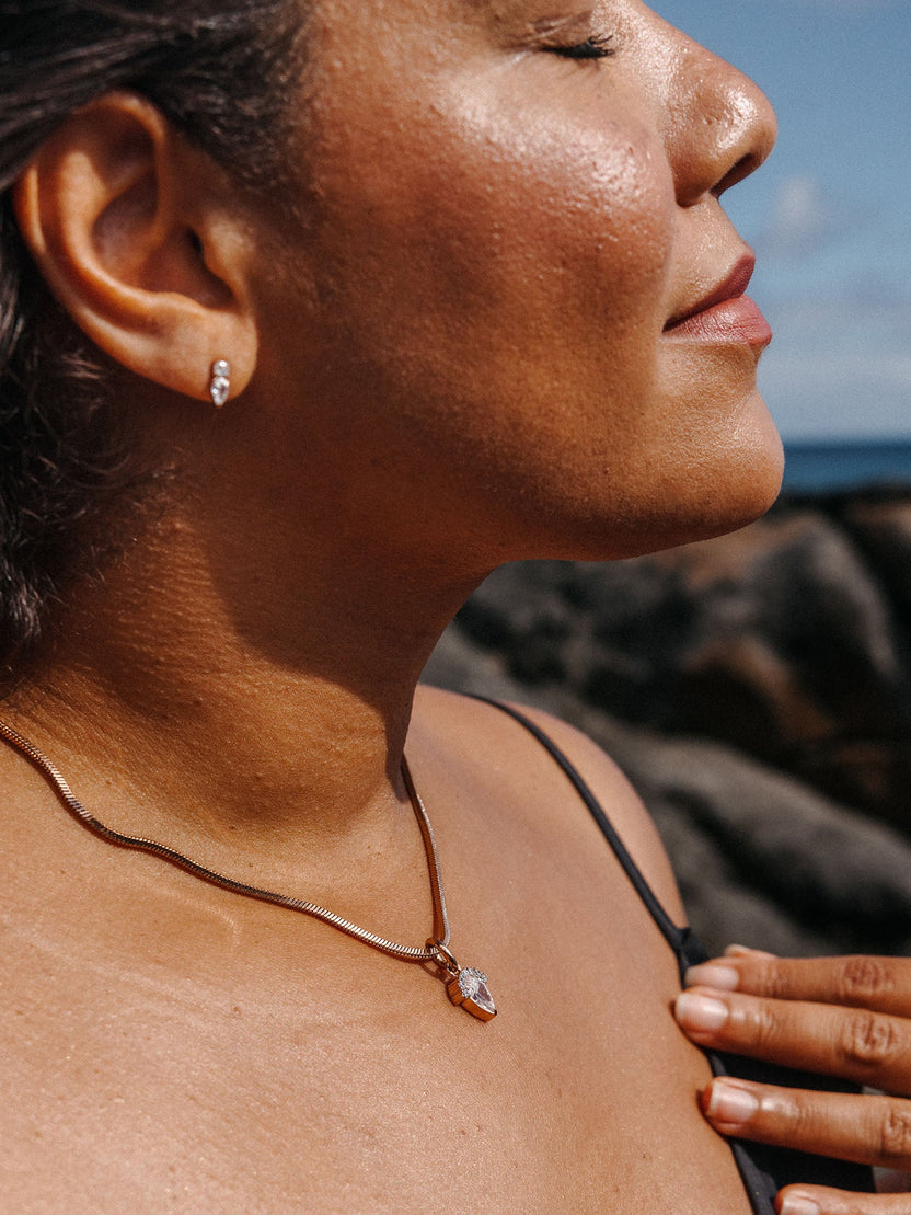 {"color":"Rosegold", "country": "DE"}