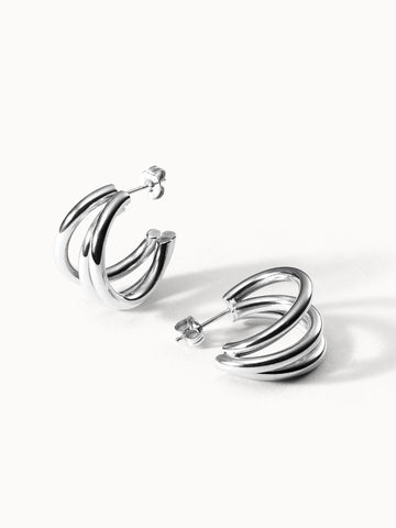 PURELEI Eono Ohrringe in Silber aus Edelstahl, dreifach geschwungene Creolen, elegant und zeitlos.