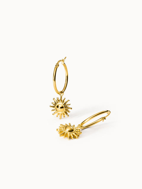 PURELEI Earring Sun in 18K Gold, Sonnensymbol-Anhänger an Creolen, elegant und strahlend, feminine Leichtigkeit.