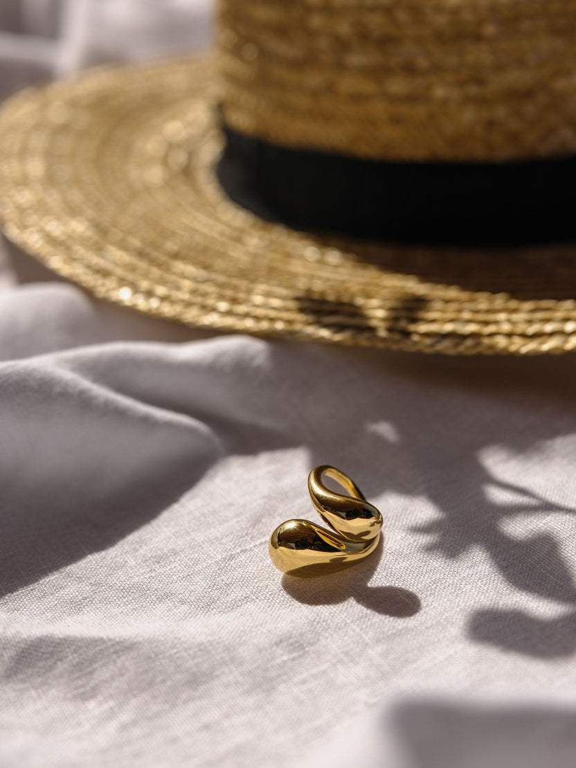 {"color":"Gold"}