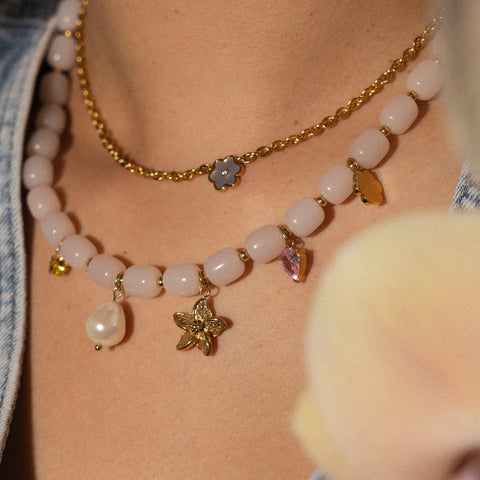 {"color":"Gold"}