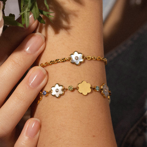 {"color":"Gold"}