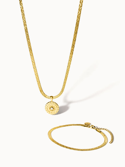 PURELEI Mahina Club Schmuck Abo Flex Goldkette und Armband aus Edelstahl, elegant und nickelfrei, clean & edel inszeniert.