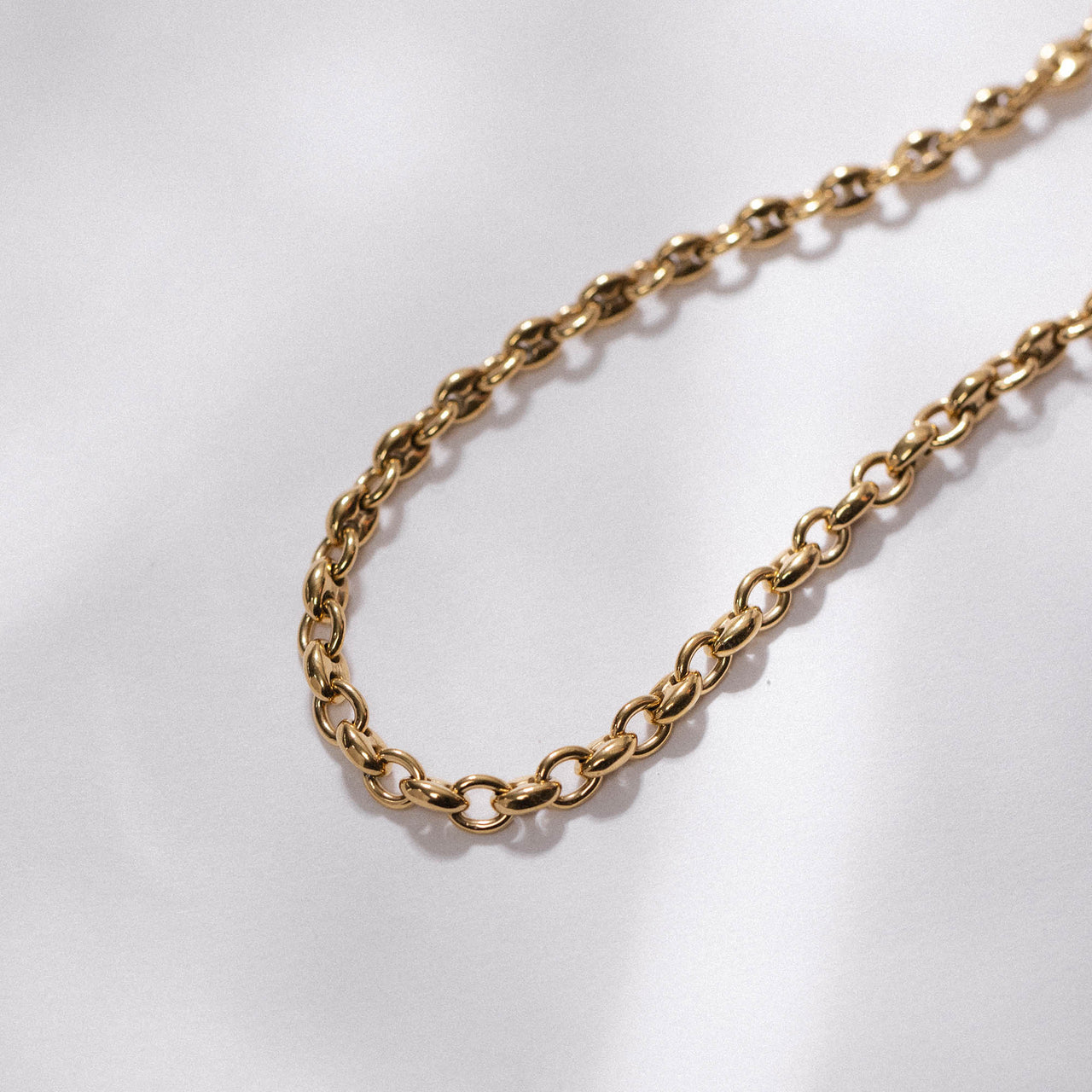 PURELEI Atlas Kette in 18K vergoldetem Edelstahl, Schiffanker-Design, elegant minimalistisch, zeitlos und feminin.