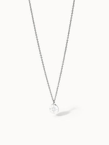 PURELEI Compass Kette aus nickelfreiem Silber mit Kompass-Anhänger, elegant und dezent, zeitlos tragbar.