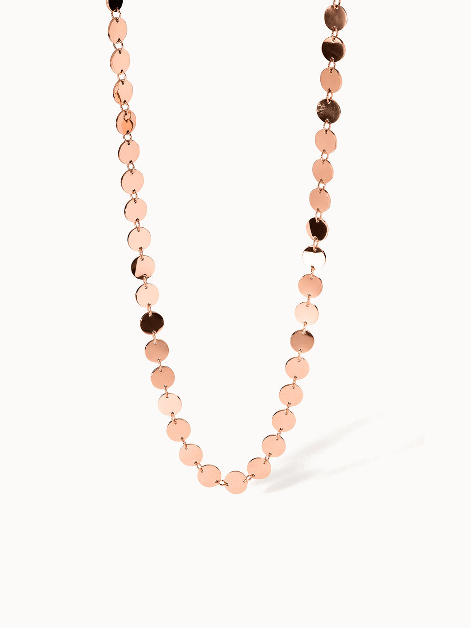 PURELEI Kalani Kette aus roségoldenem Edelstahl mit kleinen Plättchen, elegant und leicht getragen, feminin inspiriert von Hawaii
