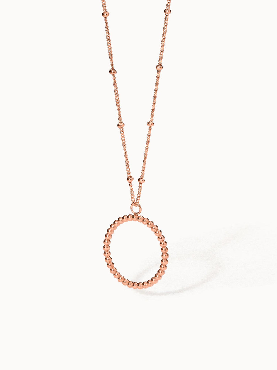 Roségoldene PURELEI Karma Kette mit filigranem Kreisanhänger, fein gearbeitete Details für feminine Eleganz.