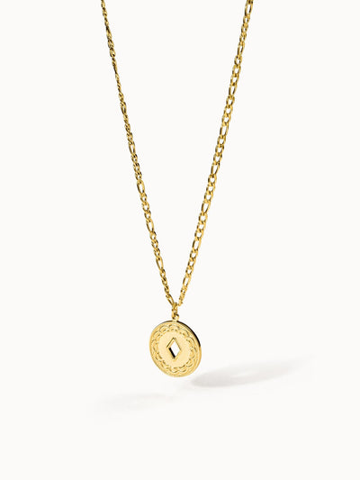 PURELEI Lolani Kette aus 18K Gold Edelstahl mit gemustertem Coin und dezenter Kette, elegant und nickelfrei.