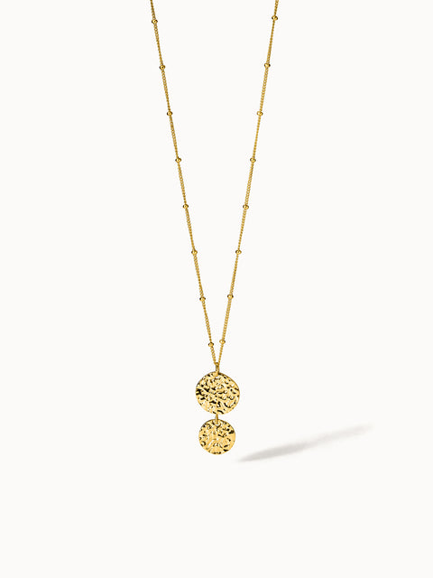 PURELEI Malihini Coin Kette aus goldvergoldetem Edelstahl mit strukturierter Münz-Anhängerkombination, elegant und zeitlos