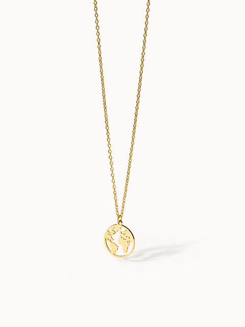 PURELEI World Map Kette aus 18K Gold Edelstahl mit filigranem Weltkarten-Anhänger, elegant und zeitlos.