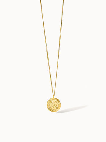 Zodiac Kette von PURELEI, Gold Edelstahl, feiner Sternzeichen-Anhänger, elegant und warm im klaren Licht.