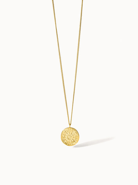 Zodiac Kette von PURELEI, Gold Edelstahl, feiner Sternzeichen-Anhänger, elegant und warm im klaren Licht.
