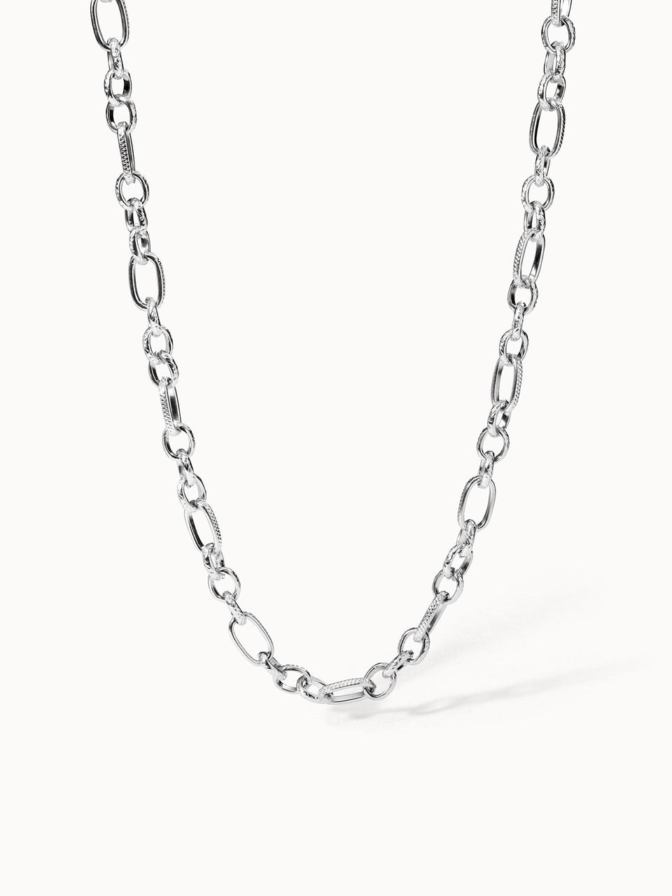 PURELEI Fashion Show Kette aus nickelfreiem silbernem Edelstahl mit strukturierten Gliedern, elegant und vielseitig.