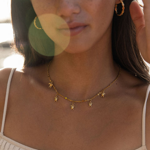 {"color":"Gold"}