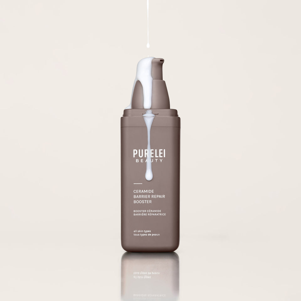 PURELEI Ceramide Barrier Repair Booster in schlichtem Braun mit flüssigem Serum auf hellem Hintergrund