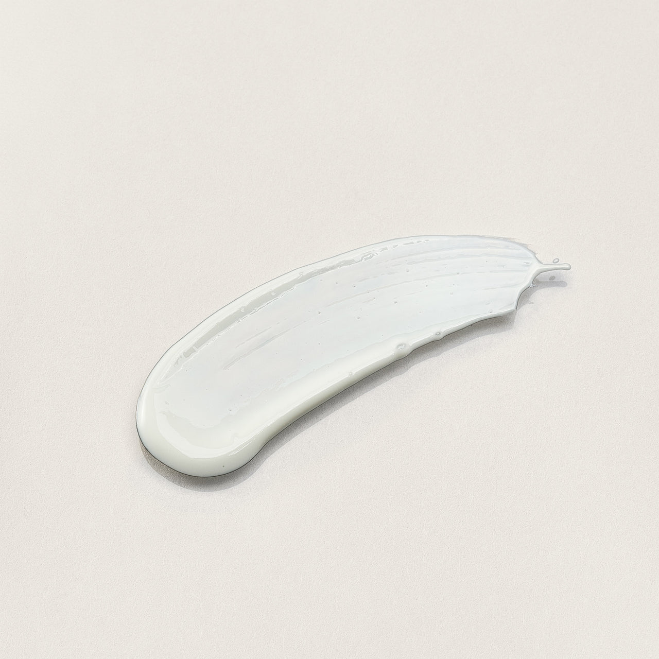 PURELEI Daily UV Protect Duo Creme-Textur mit leichtem, pflegendem SPF50 Sonnenschutz und Feuchtigkeitsspender.