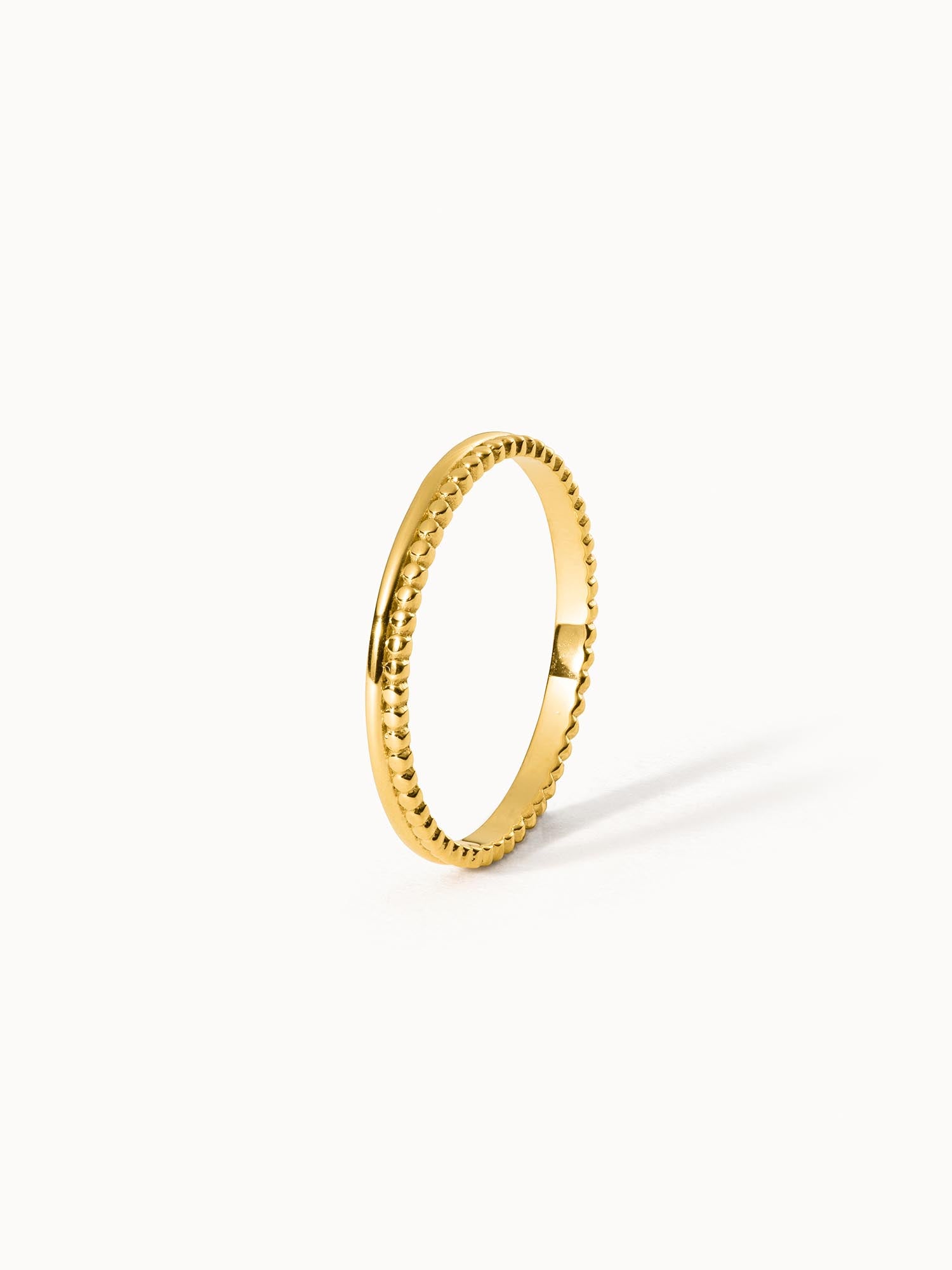 Malihini Coin Ring von PURELEI, goldener Edelstahl mit feiner Münzstruktur, elegant und feminin, clean & hochwertig.