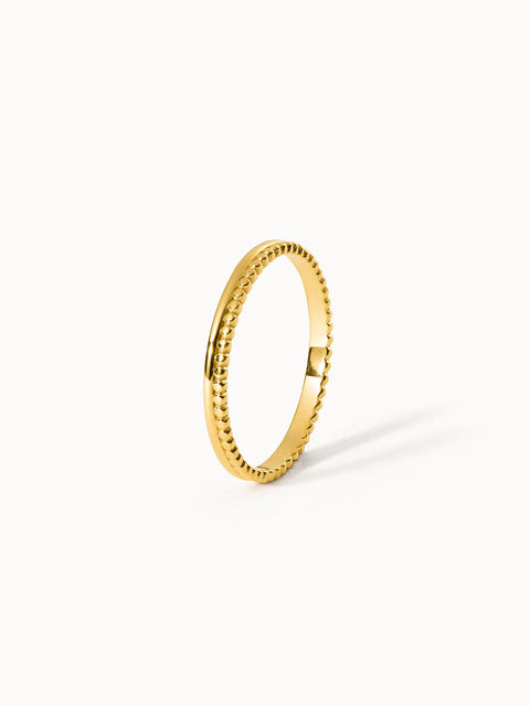Malihini Coin Ring von PURELEI, goldener Edelstahl mit feiner Münzstruktur, elegant und feminin, clean & hochwertig.