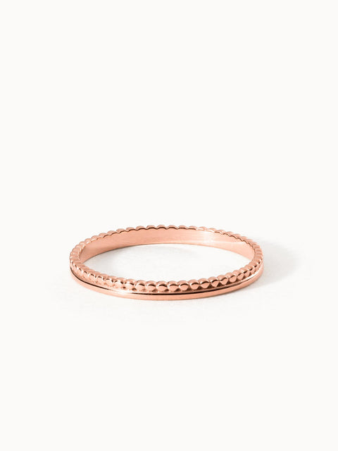 Malihini Coin Ring aus rosévergoldetem Edelstahl, fein strukturierte Oberfläche, elegant und feminin von PURELEI.