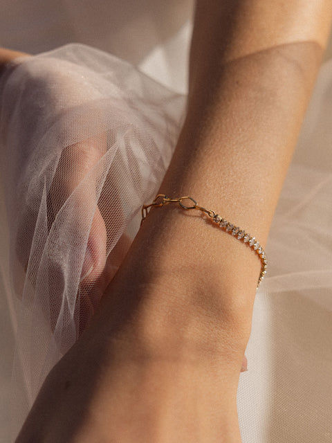 {"color":"Gold"}