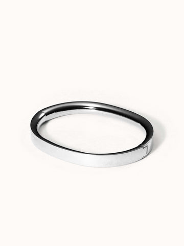 Elegantes, silbernes Armband von PURELEI mit klaren Linien und modernem Design.
