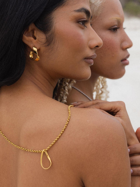 {"color":"Gold"}