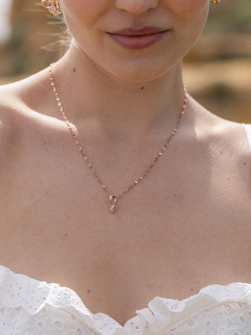 {"color":"Rosegold"}