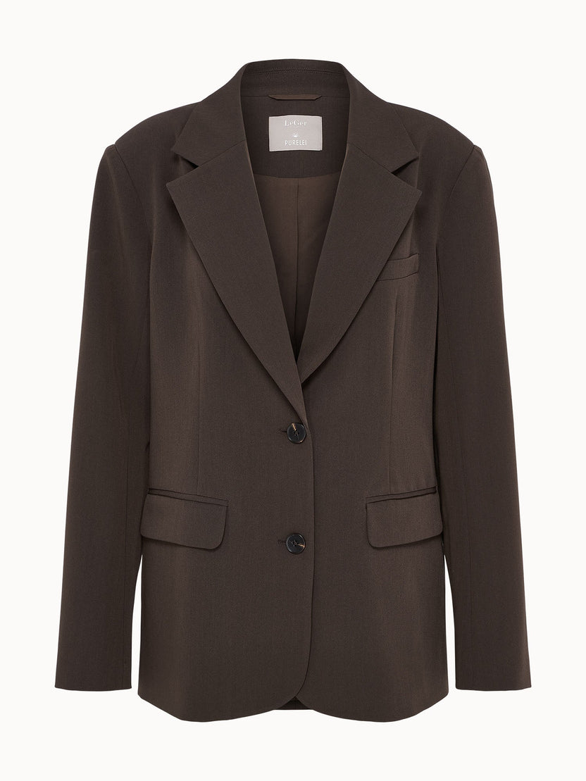 Dunkelbrauner Blazer aus hochwertigem Material, elegant und zeitlos, von PURELEI.