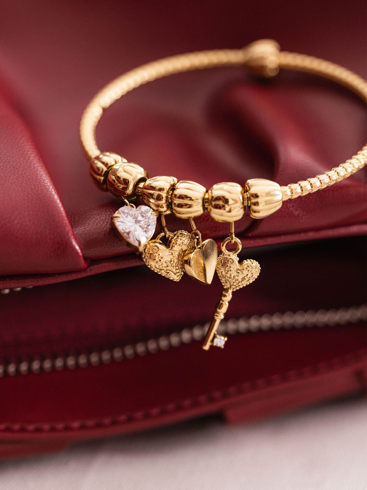 Lei White Heart Charm