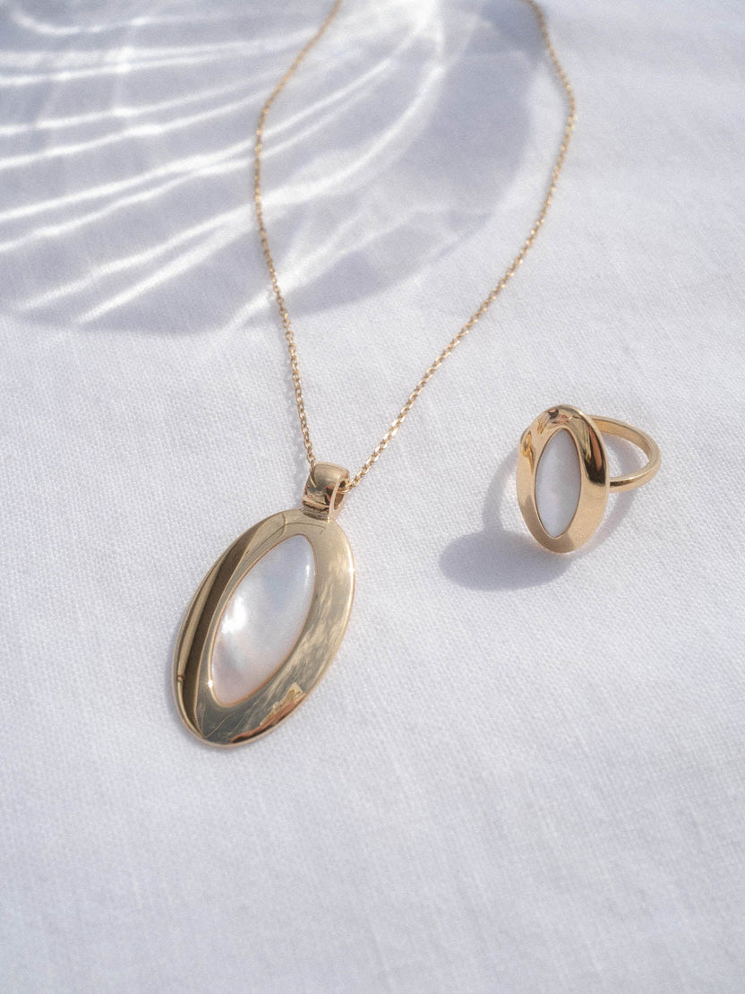 {"color":"Gold"}