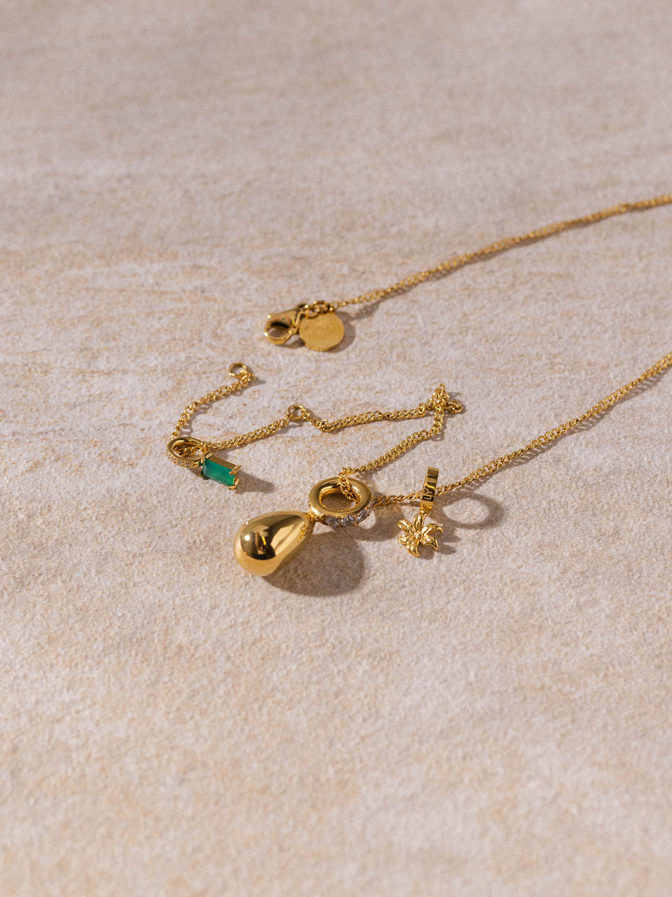 PURELEI Kaula Kette aus 18K Gold Edelstahl, zarte Anhänger, feines gedrehtes Design, elegant und feminin