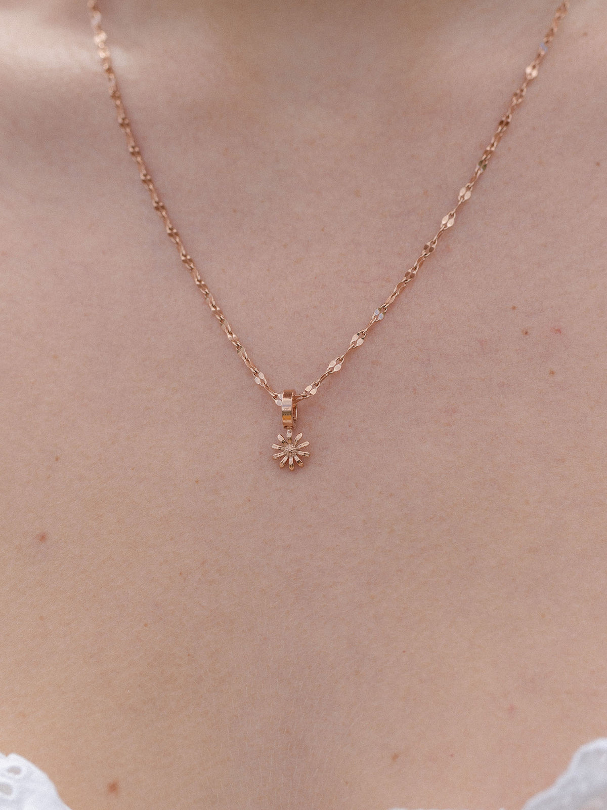 {"color":"Rosegold"}