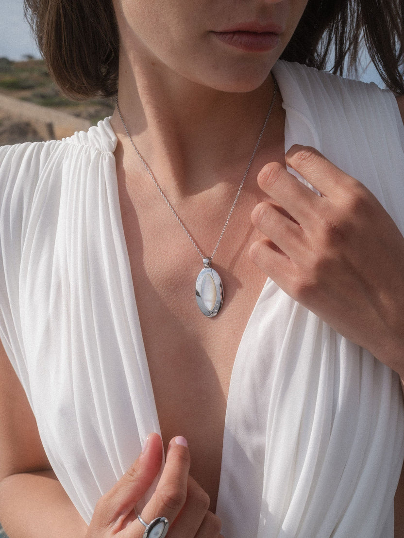 {"color":"Silver"}