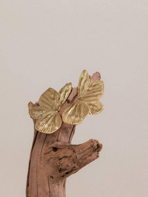 {"color":"Gold"}