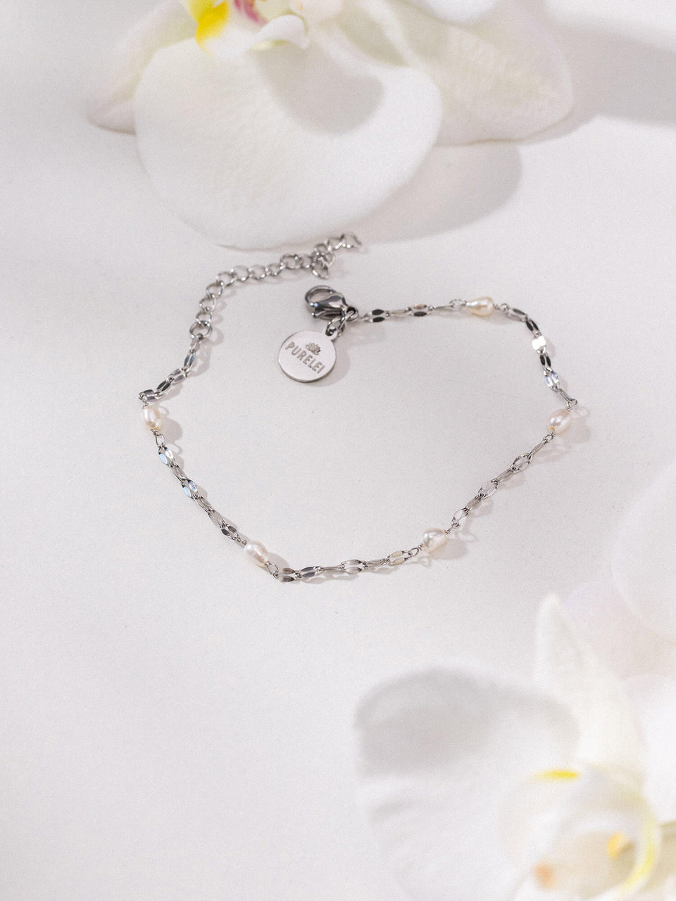 Delicate Pearl Armband