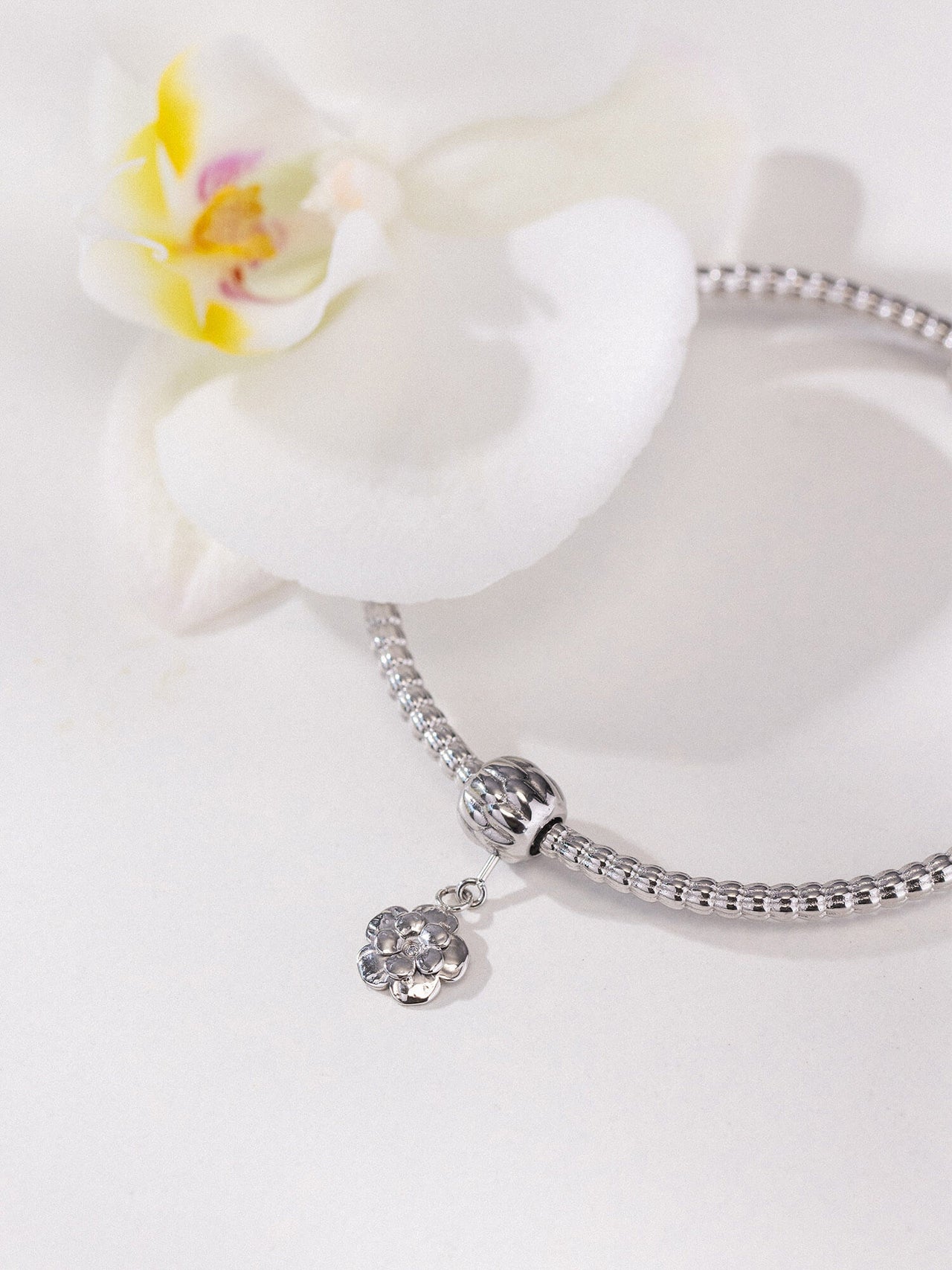 LEI Delicate Flower Charm